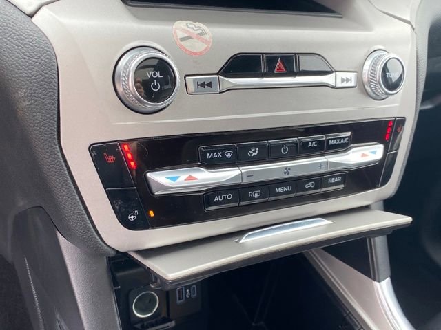 Used 2023 Ford Explorer XLT image 14