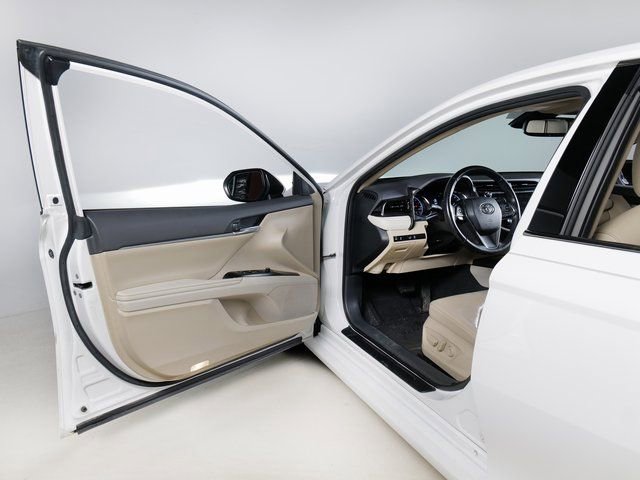 Used 2019 Toyota Camry XLE w/ Navigation Package image 28