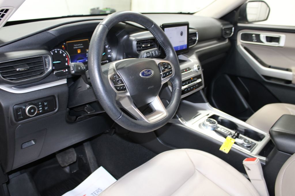 Used 2023 Ford Explorer XLT w/ Equipment Group 202A image 16