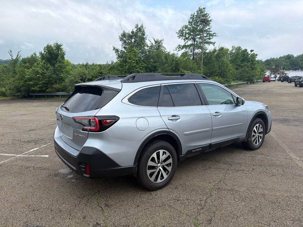 Used 2022 Subaru Outback Premium AWD/4WD image 3