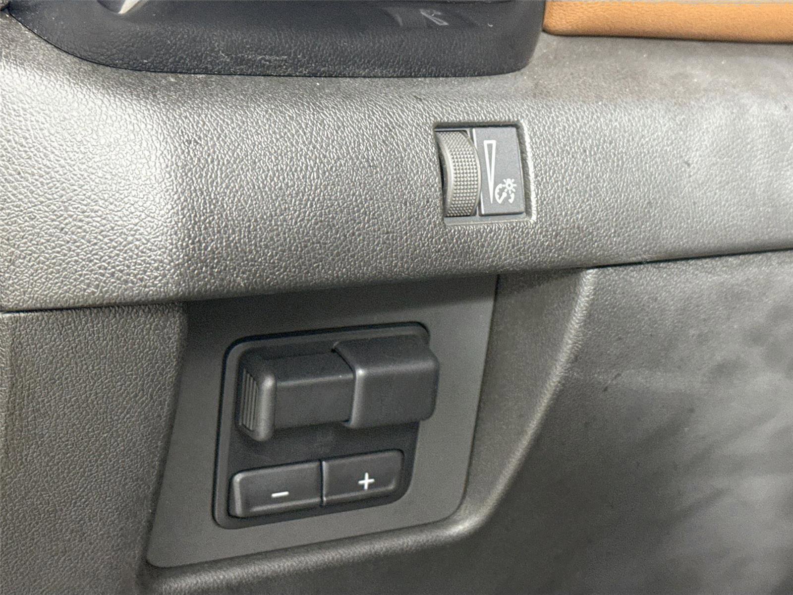 Used 2023 GMC Canyon AT4 w/ AT4 Premium Package image 16