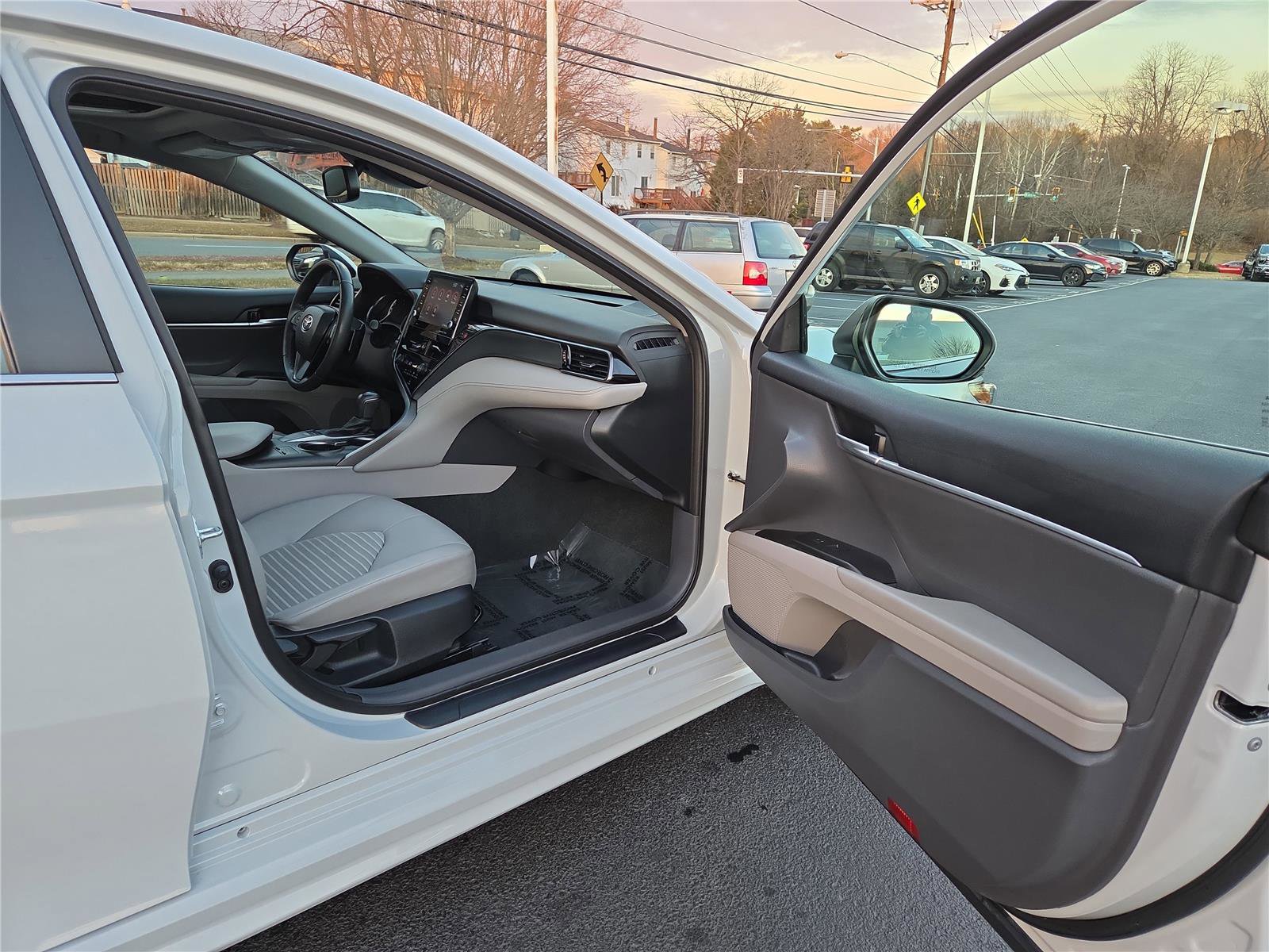 Used 2023 Toyota Camry SE image 27