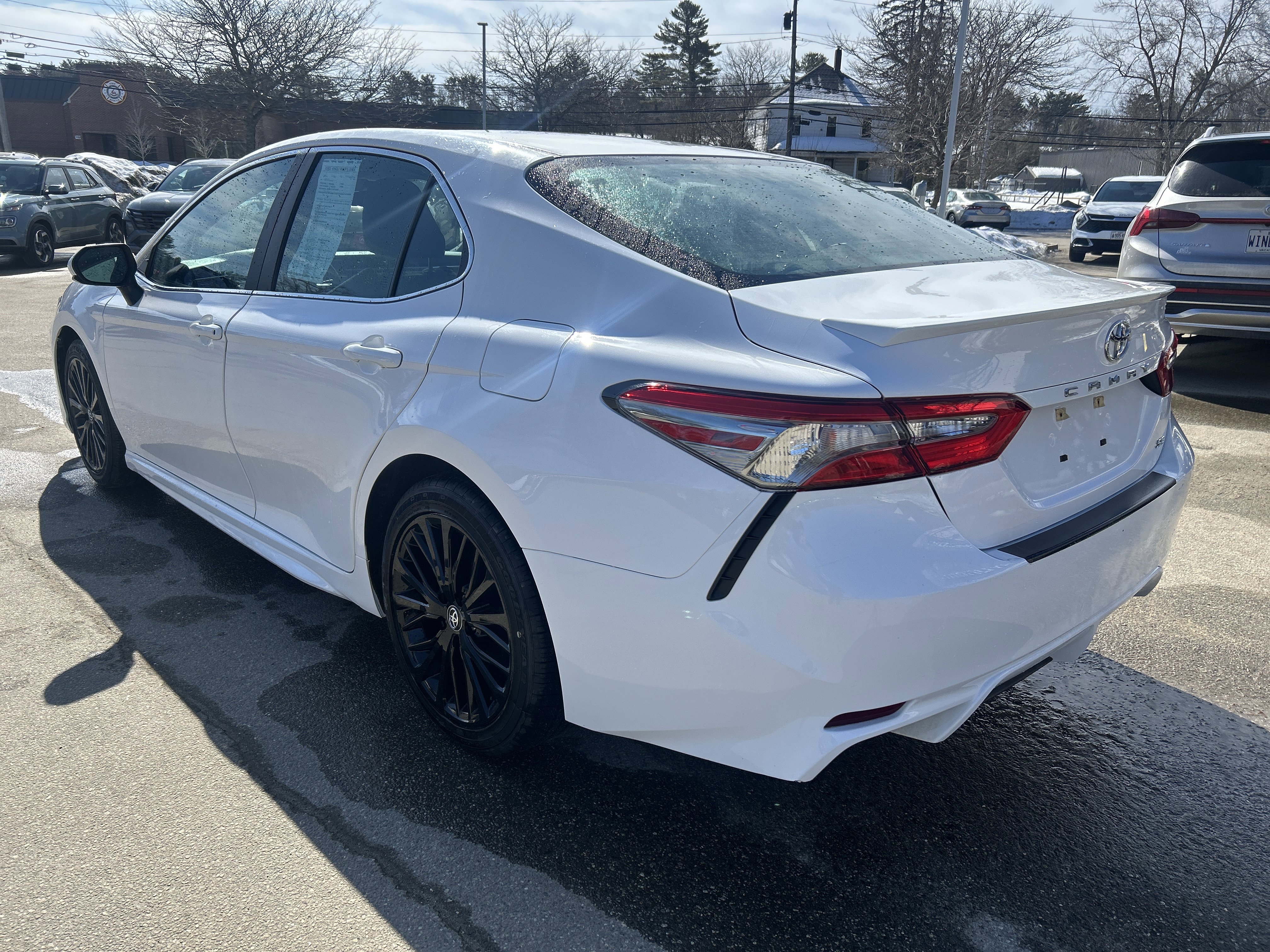 Used 2018 Toyota Camry SE w/ Moonroof Package image 7