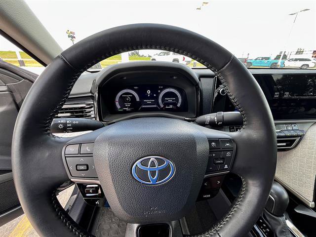 Used 2025 Toyota Camry XLE FWD image 17