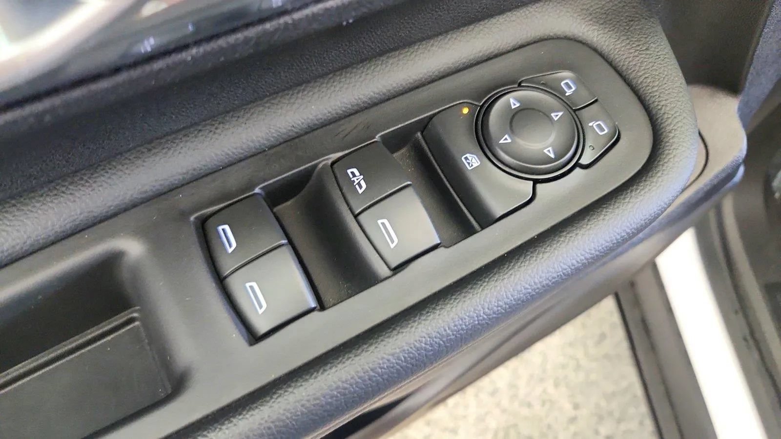 Used 2024 GMC Terrain SLT FWD image 23