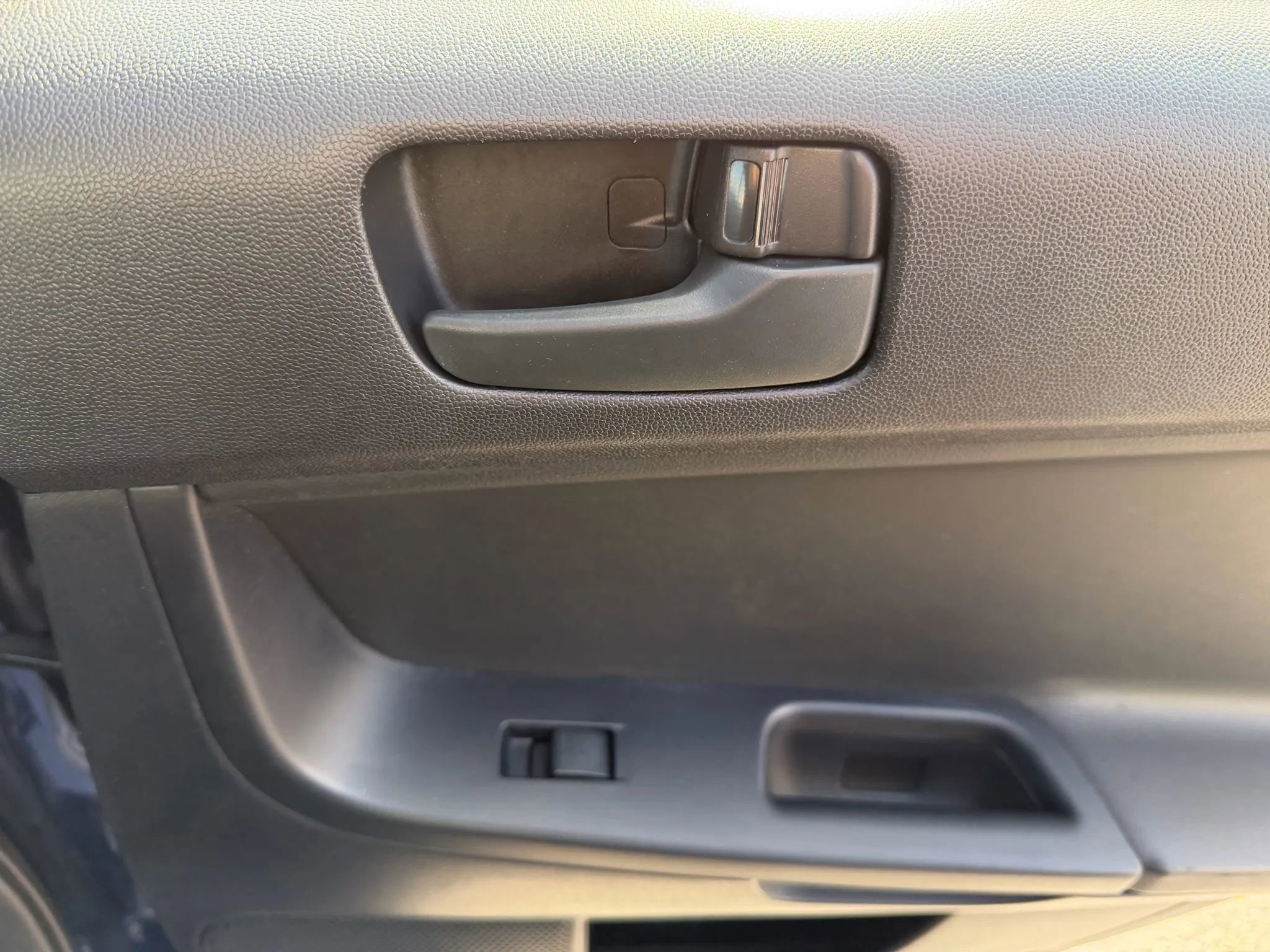 Used 2014 Mitsubishi Lancer ES image 32