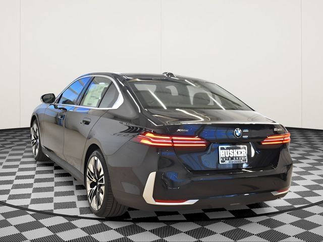 New 2026 BMW 530i xDrive w/ Premium Package AWD/4WD image 10
