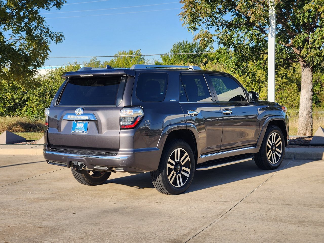Used 2017 Toyota 4Runner Limited AWD/4WD image 5