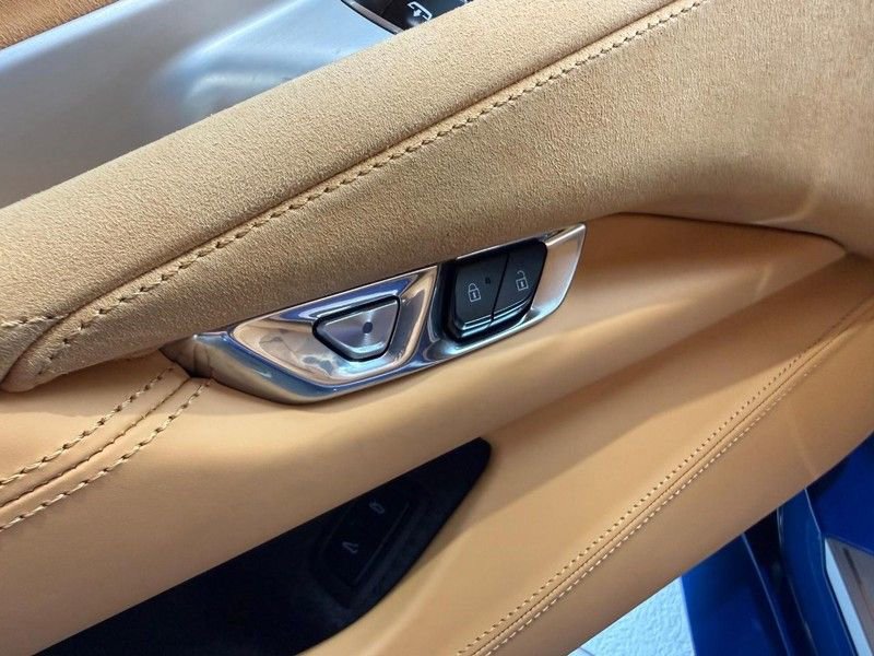 Used 2022 Chevrolet Corvette Stingray Premium Conv w/ Z51 Performance Package image 19