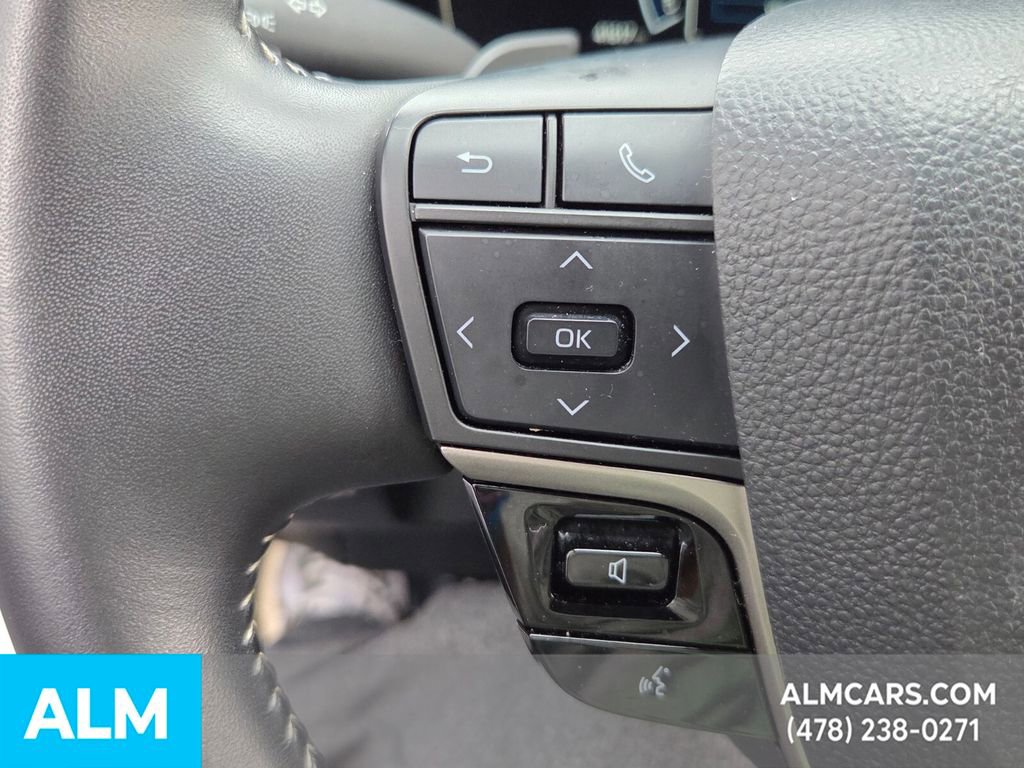 Used 2025 Toyota Camry SE image 25