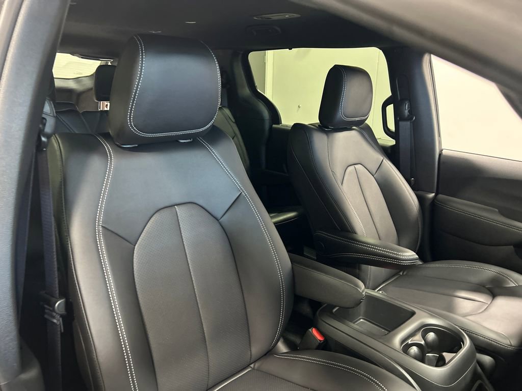 New 2026 Chrysler Pacifica Select FWD image 33