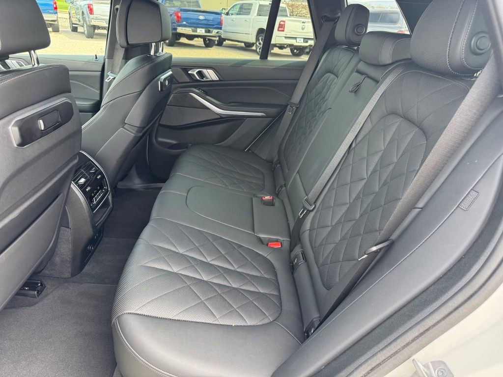 Used 2024 BMW X5 xDrive40i w/ Premium Package AWD/4WD image 12