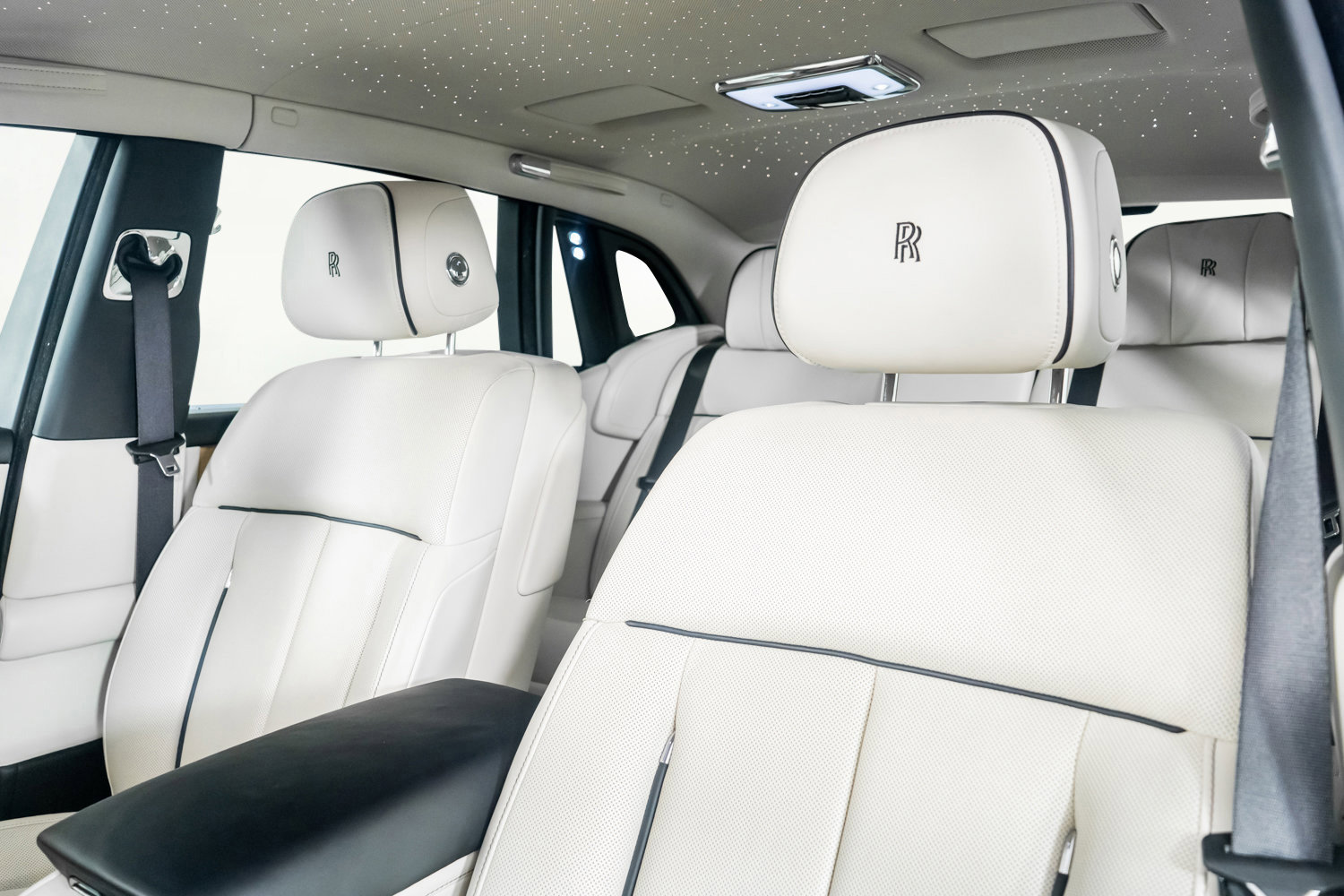 Used 2019 Rolls-Royce Phantom Sedan image 3