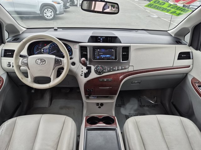 Used 2014 Toyota Sienna XLE FWD image 15