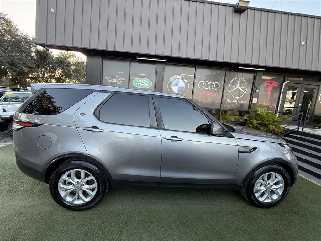 Used 2020 Land Rover Discovery SE AWD/4WD image 8
