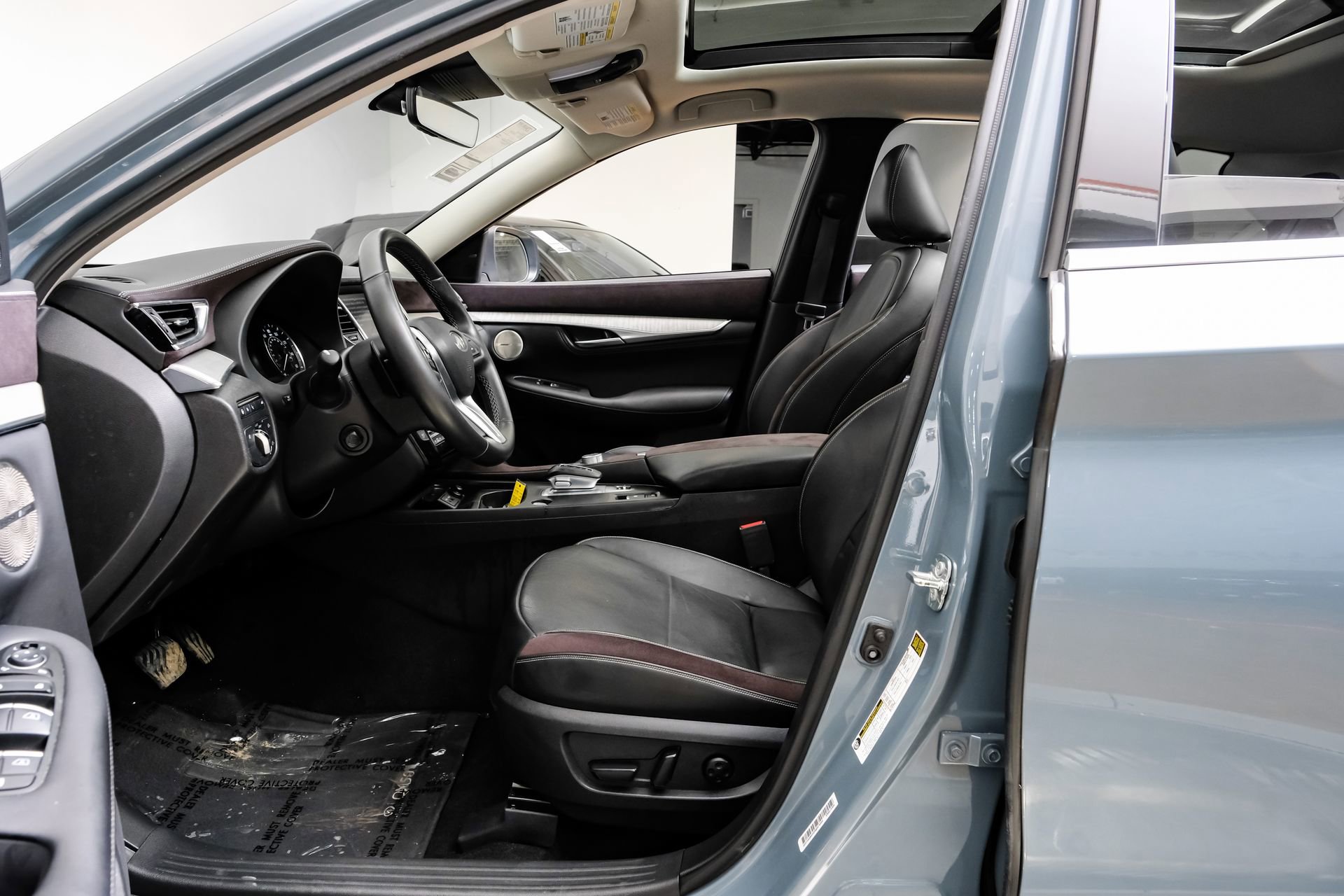 Used 2023 INFINITI QX50 Sensory image 4