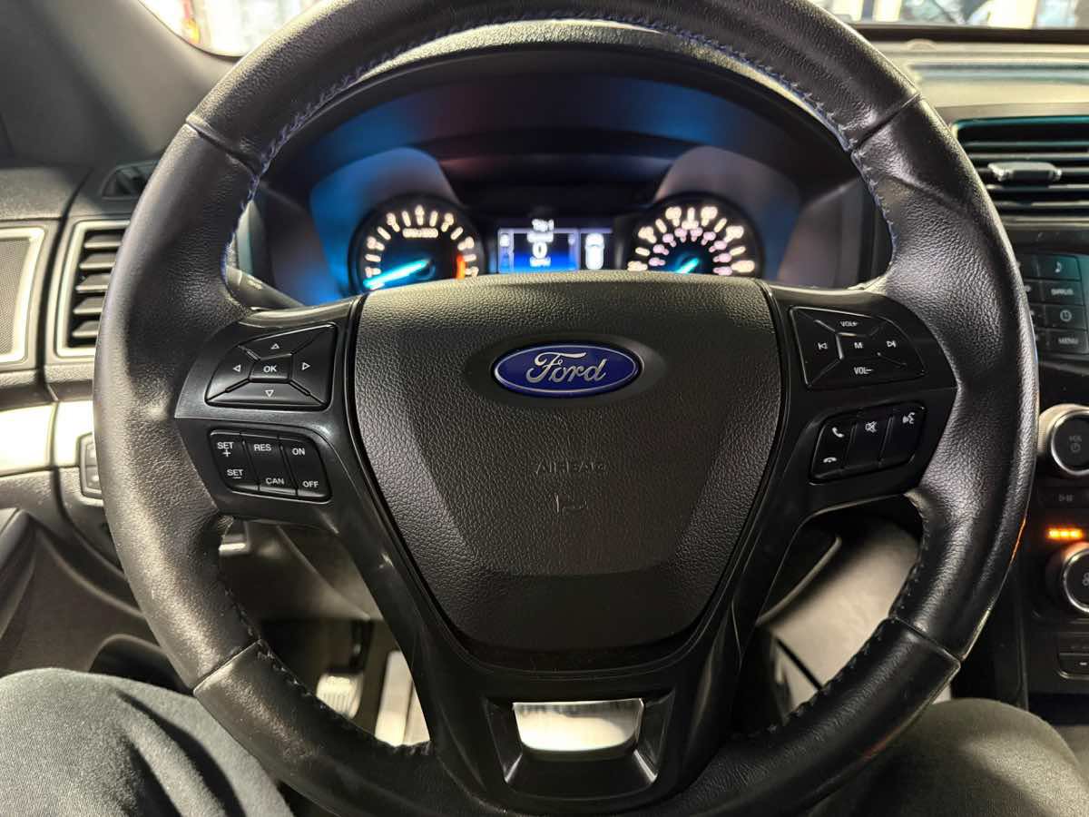 Used 2017 Ford Explorer XLT AWD/4WD image 15