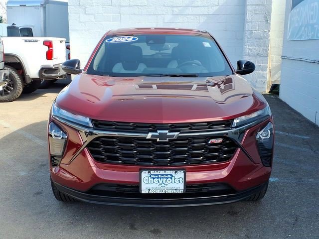 Certified 2024 Chevrolet Trax RS w/ Driver Confidence Package image 2