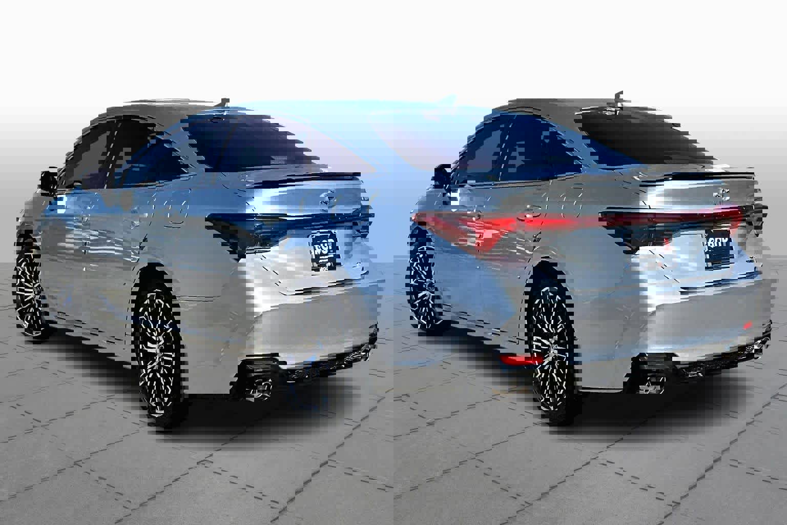 Used 2019 Toyota Avalon XSE image 12