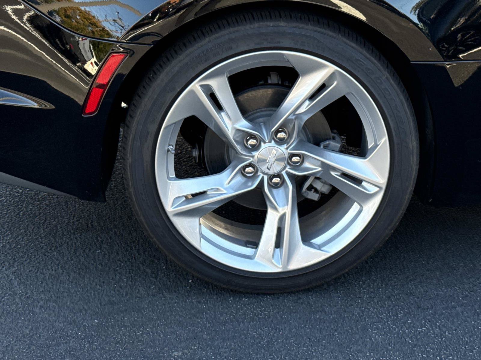 Used 2021 Chevrolet Camaro LT RWD image 24