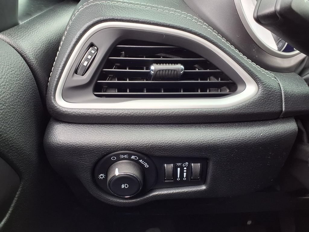 New 2026 Chrysler Pacifica Select w/ S Appearance Package FWD image 17
