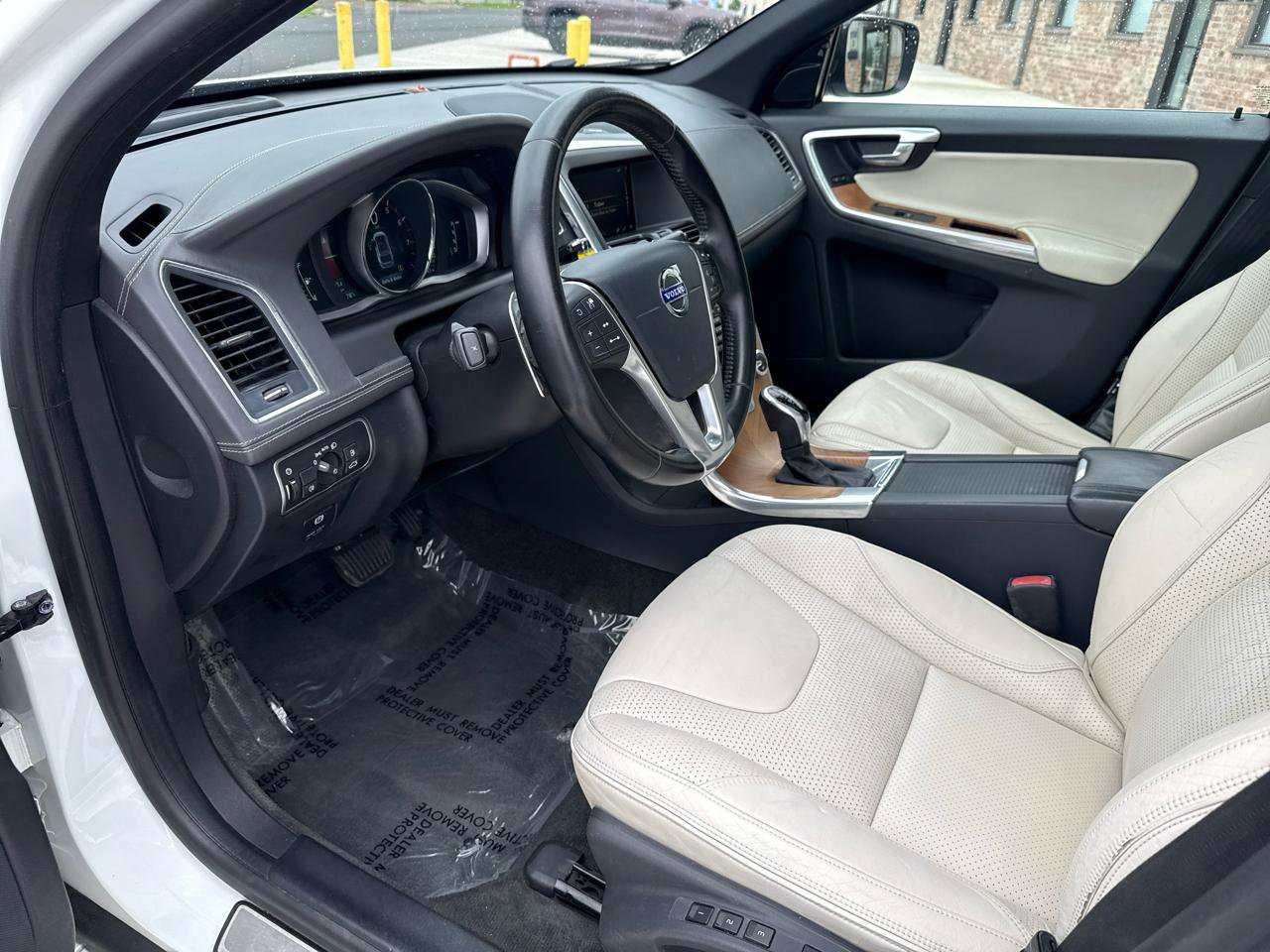 Used 2015 Volvo XC60 T6 Platinum w/ Inscription Package AWD/4WD image 33