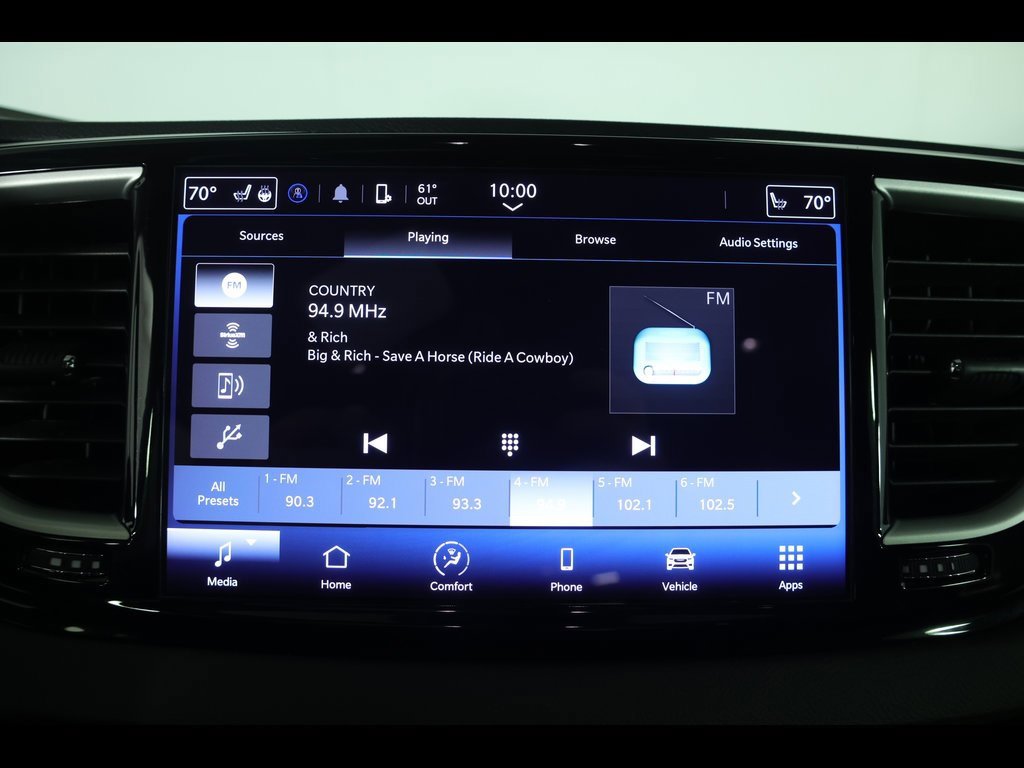 Used 2024 Chrysler Pacifica Touring-L image 26