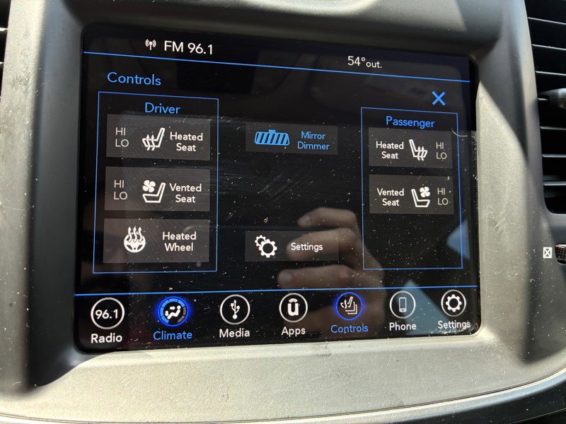 Used 2018 Chrysler 300 Limited AWD/4WD image 10