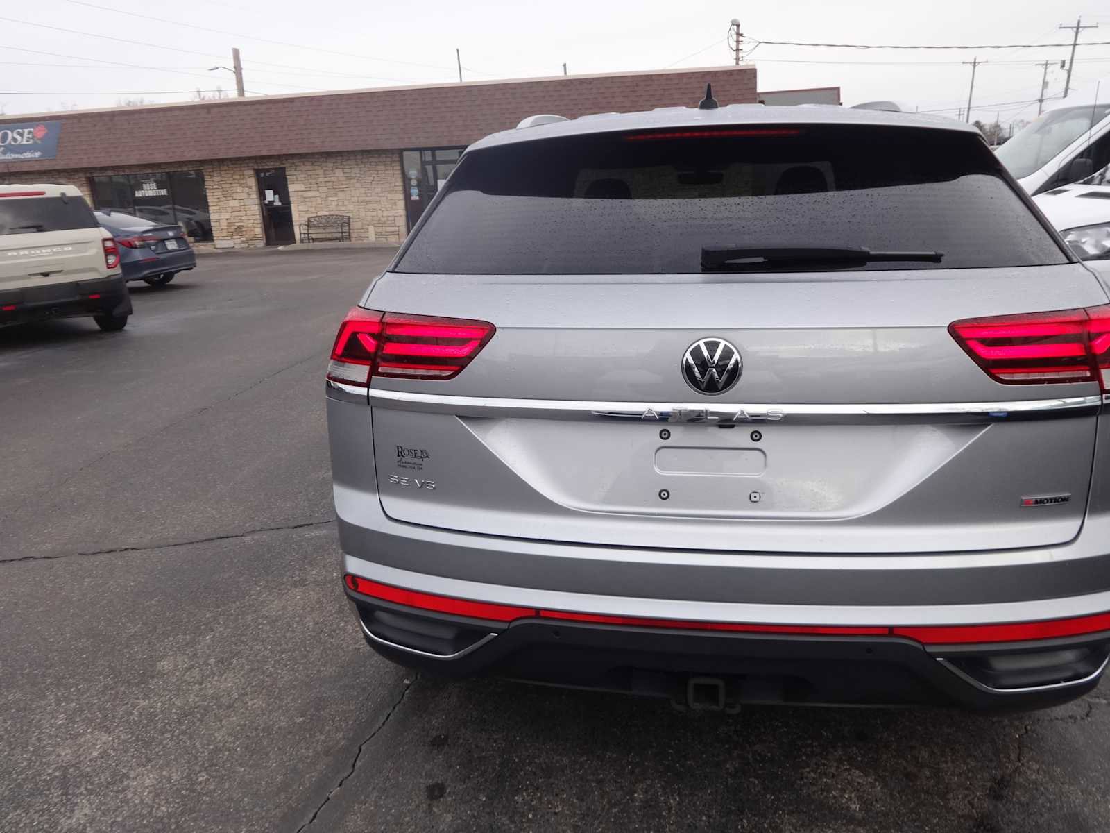 Used 2020 Volkswagen Atlas Cross Sport SE w/ Towing Package image 6