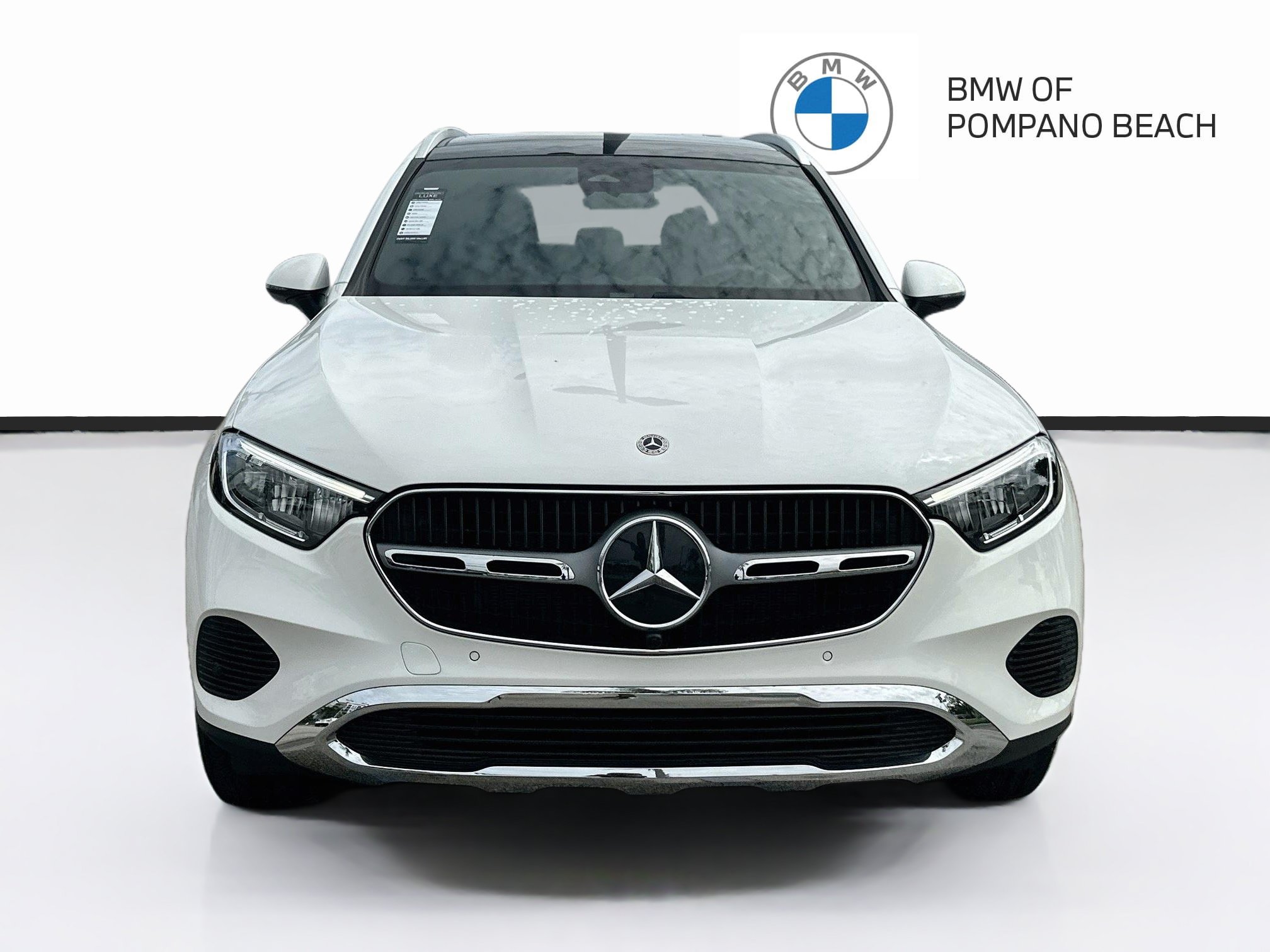 Used 2025 Mercedes-Benz GLC 300 4MATIC image 2