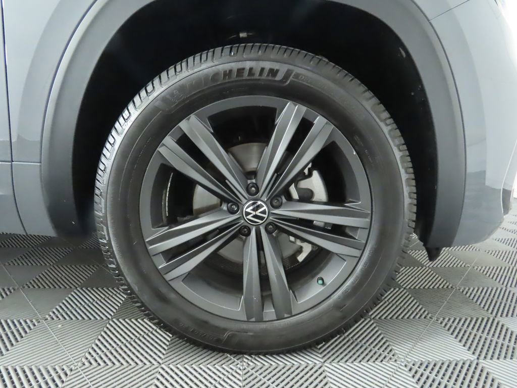 Used 2021 Volkswagen Atlas Cross Sport SE w/ Panoramic Sunroof Package image 33