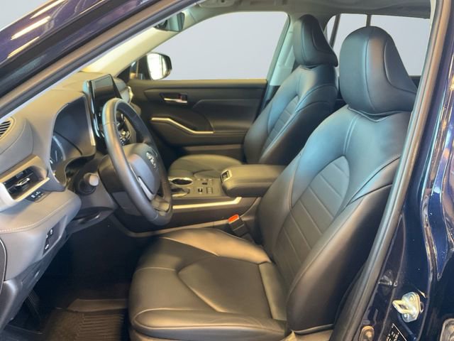 Used 2024 Toyota Highlander XLE AWD/4WD image 9