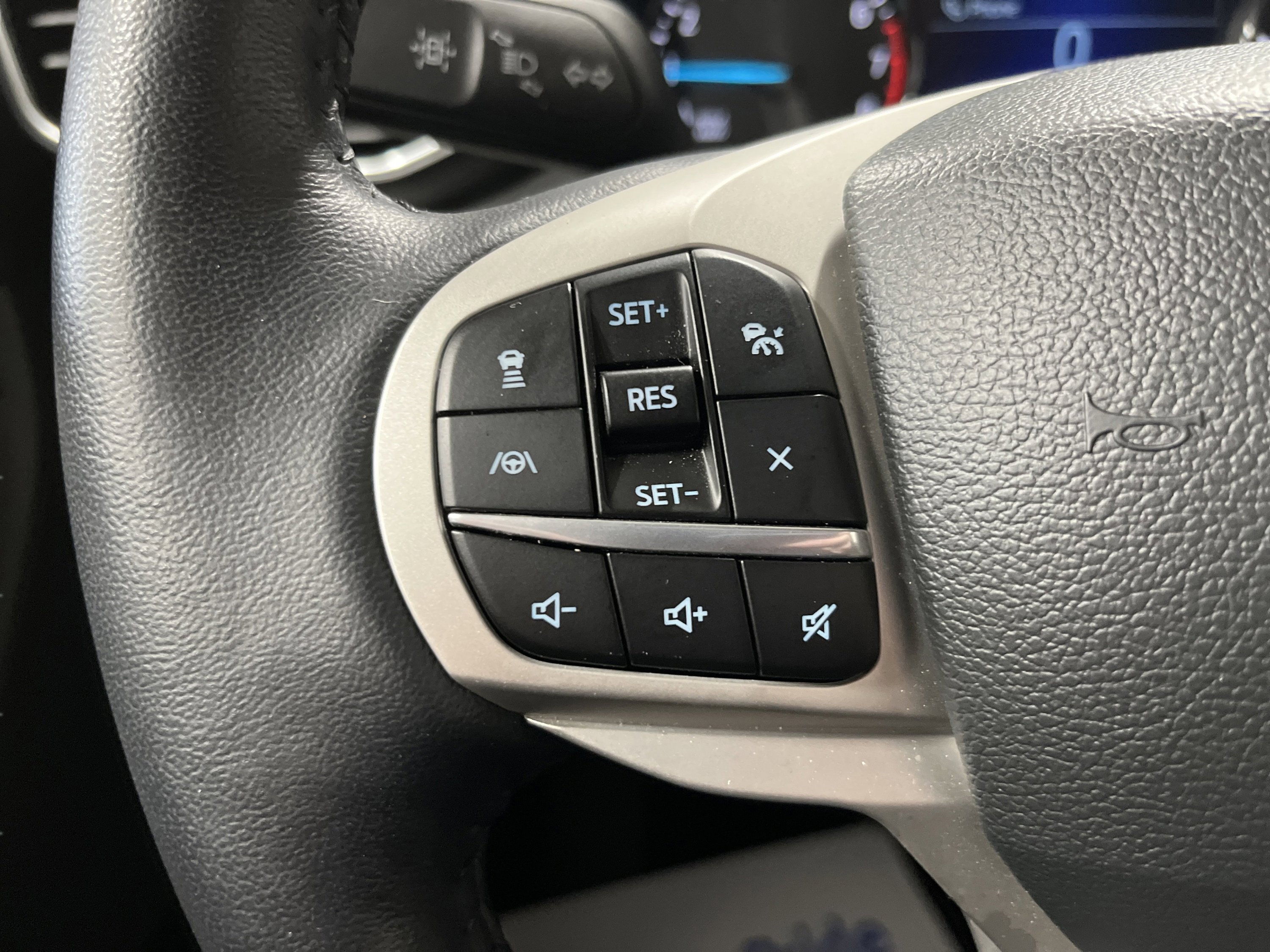 Used 2023 Ford Explorer XLT w/ Equipment Group 202A AWD/4WD image 16