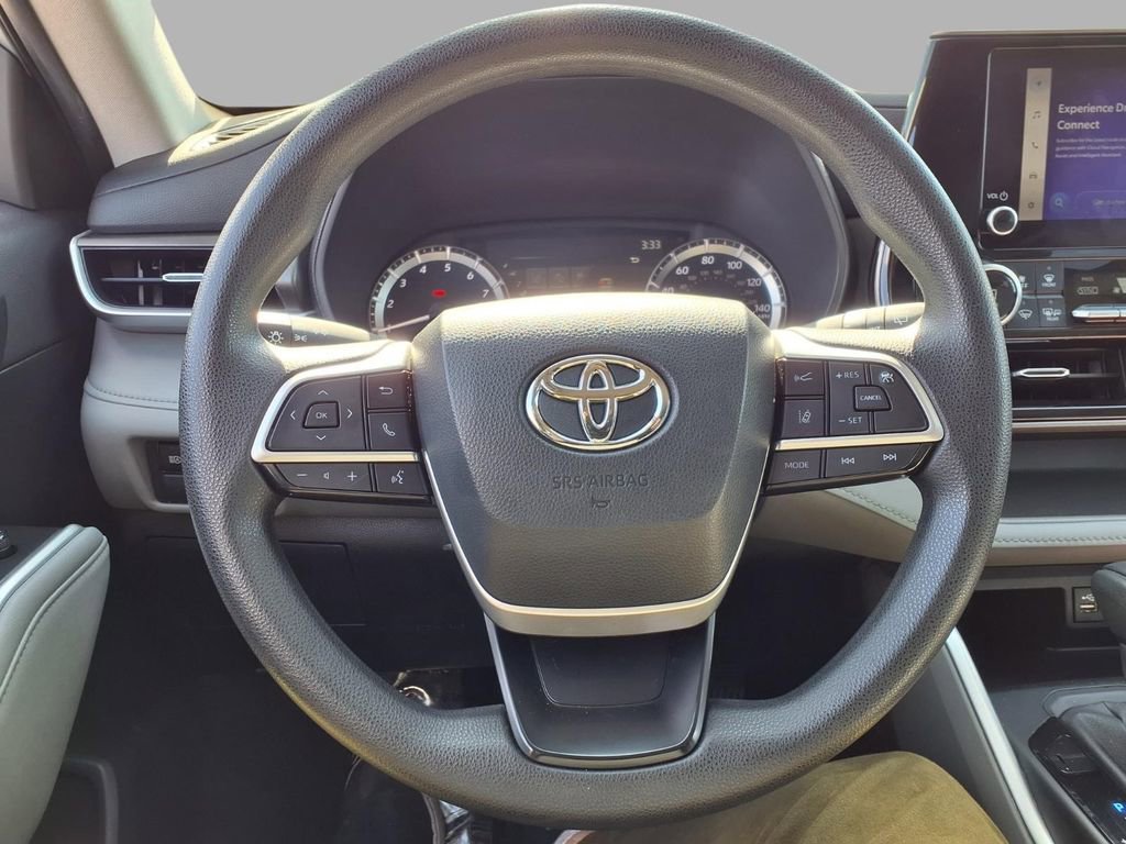 Used 2023 Toyota Highlander L FWD image 15