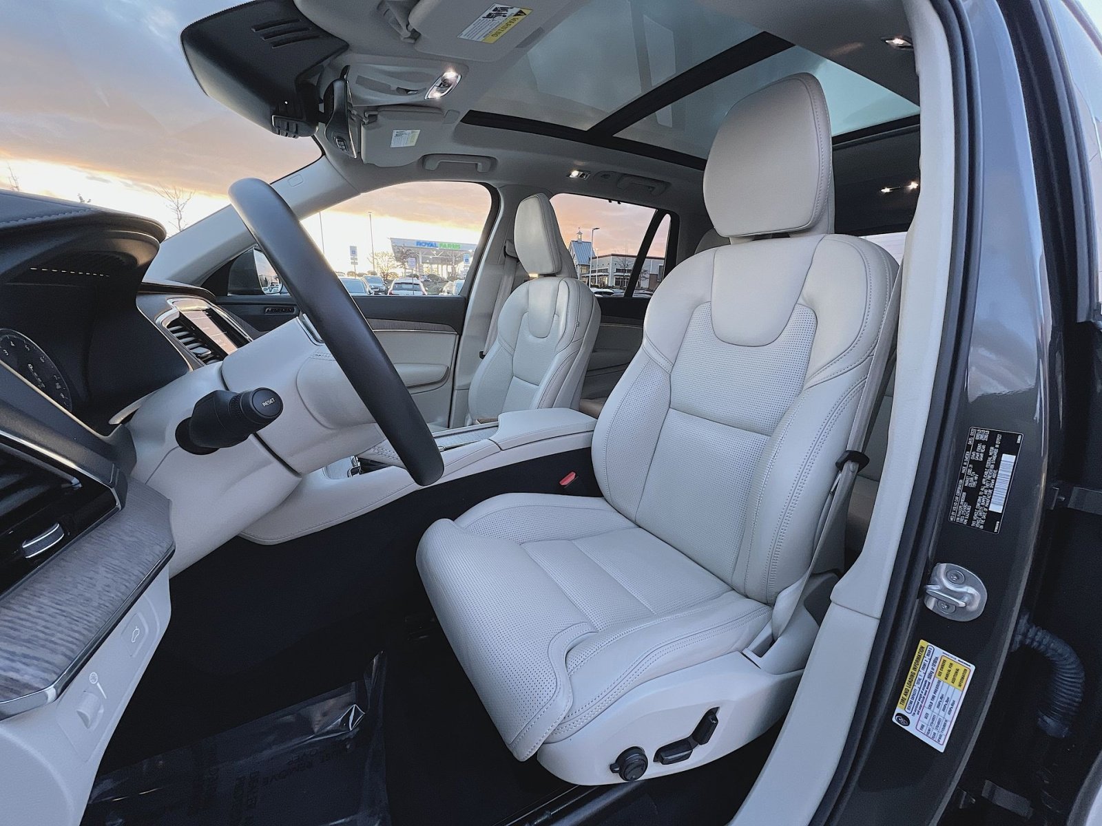 Certified 2022 Volvo XC90 T6 Inscription w/ Climate Package image 13