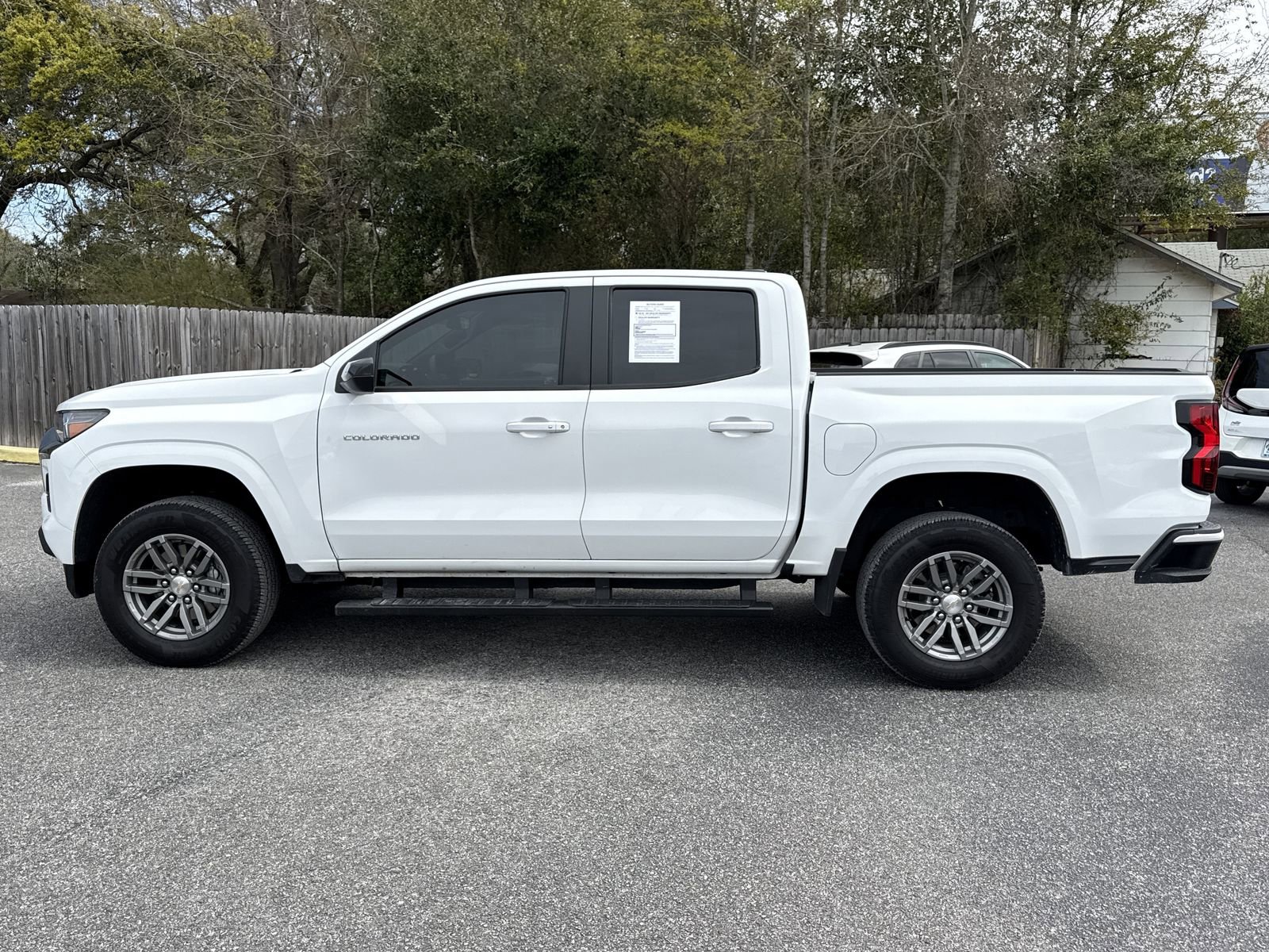 Used 2024 Chevrolet Colorado LT image 2