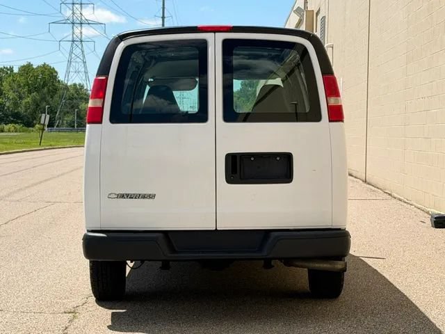 Used 2007 Chevrolet Express 1500 RWD image 15