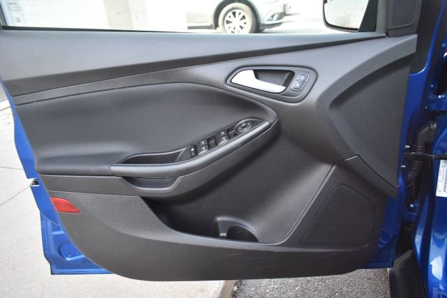 Used 2018 Ford Focus SE w/ SE Appearance Package image 16