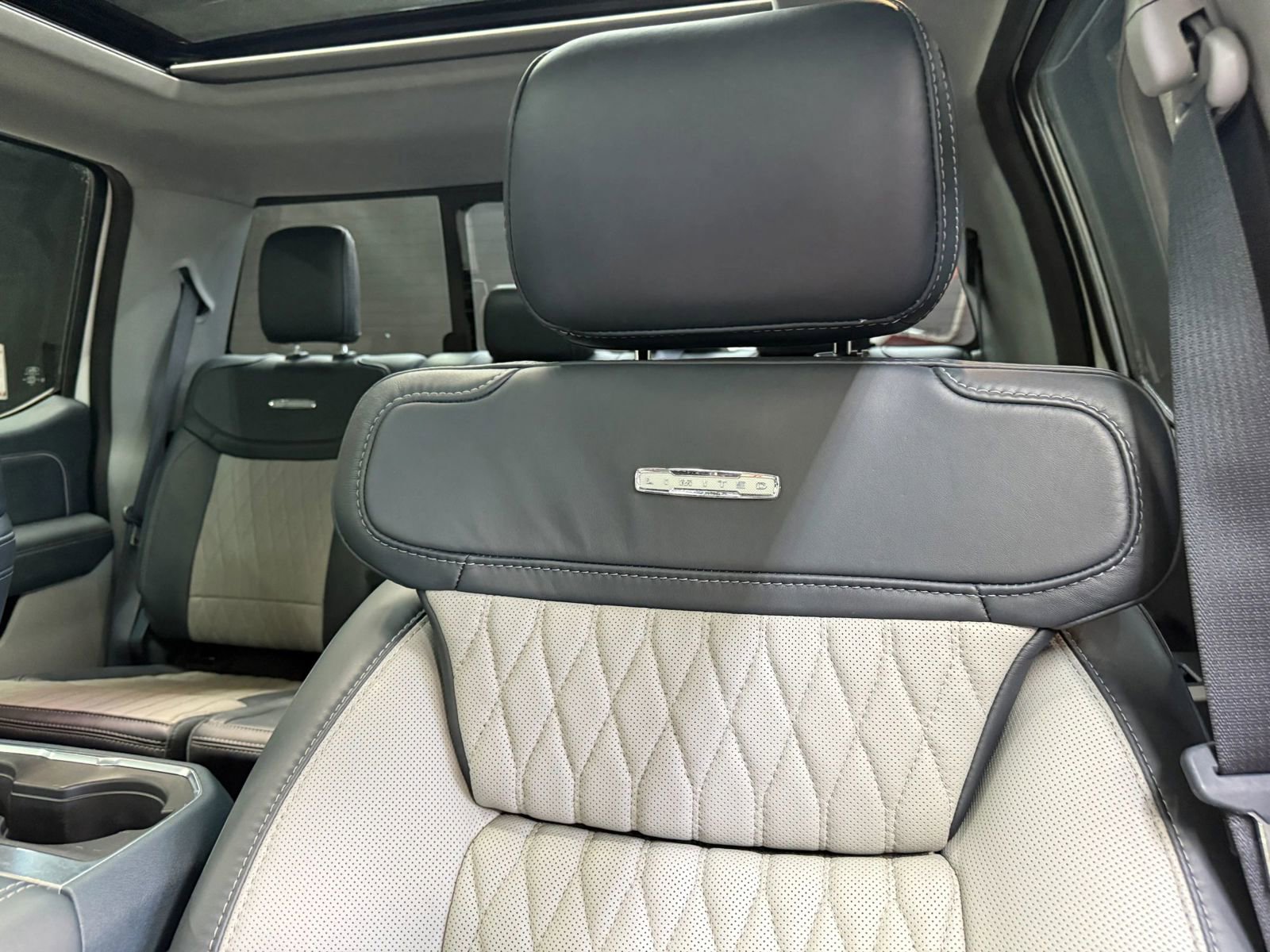 Used 2024 Ford F450 Limited w/ FX4 Off-Road Package image 92