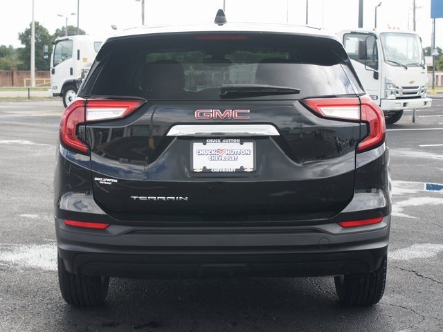 Used 2024 GMC Terrain SLE image 3