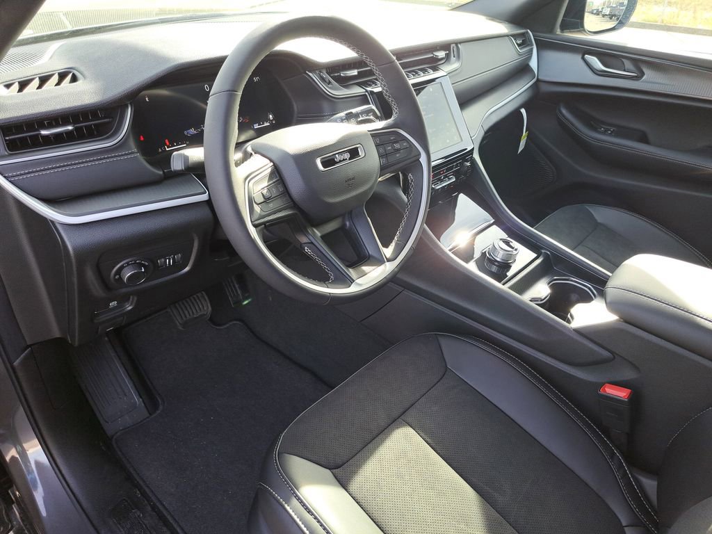 New 2025 Jeep Grand Cherokee L Altitude image 18