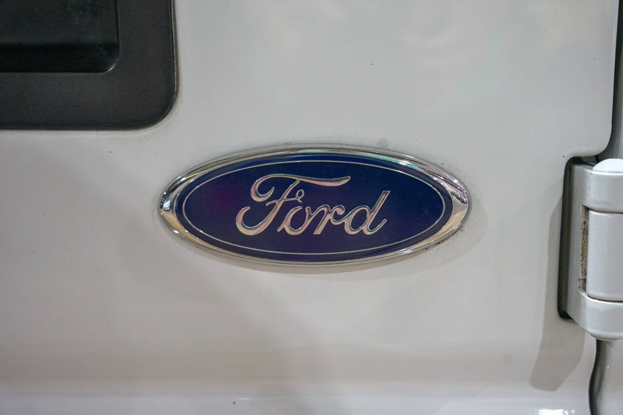Used 2002 Ford E-150 and Econoline 150 RWD image 26
