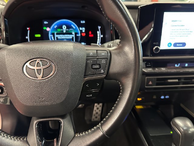 Used 2025 Toyota Camry SE FWD image 21