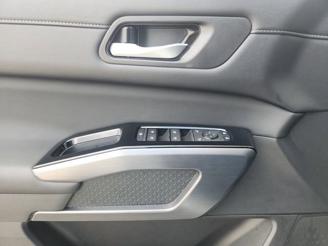 Used 2026 Nissan Pathfinder SL w/ SL Premium Package FWD image 17