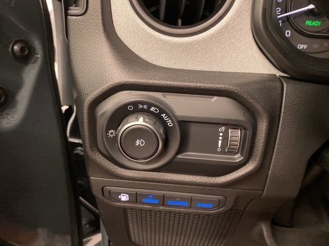 Used 2024 Jeep Wrangler Unlimited w/ Convenience Group AWD/4WD image 19