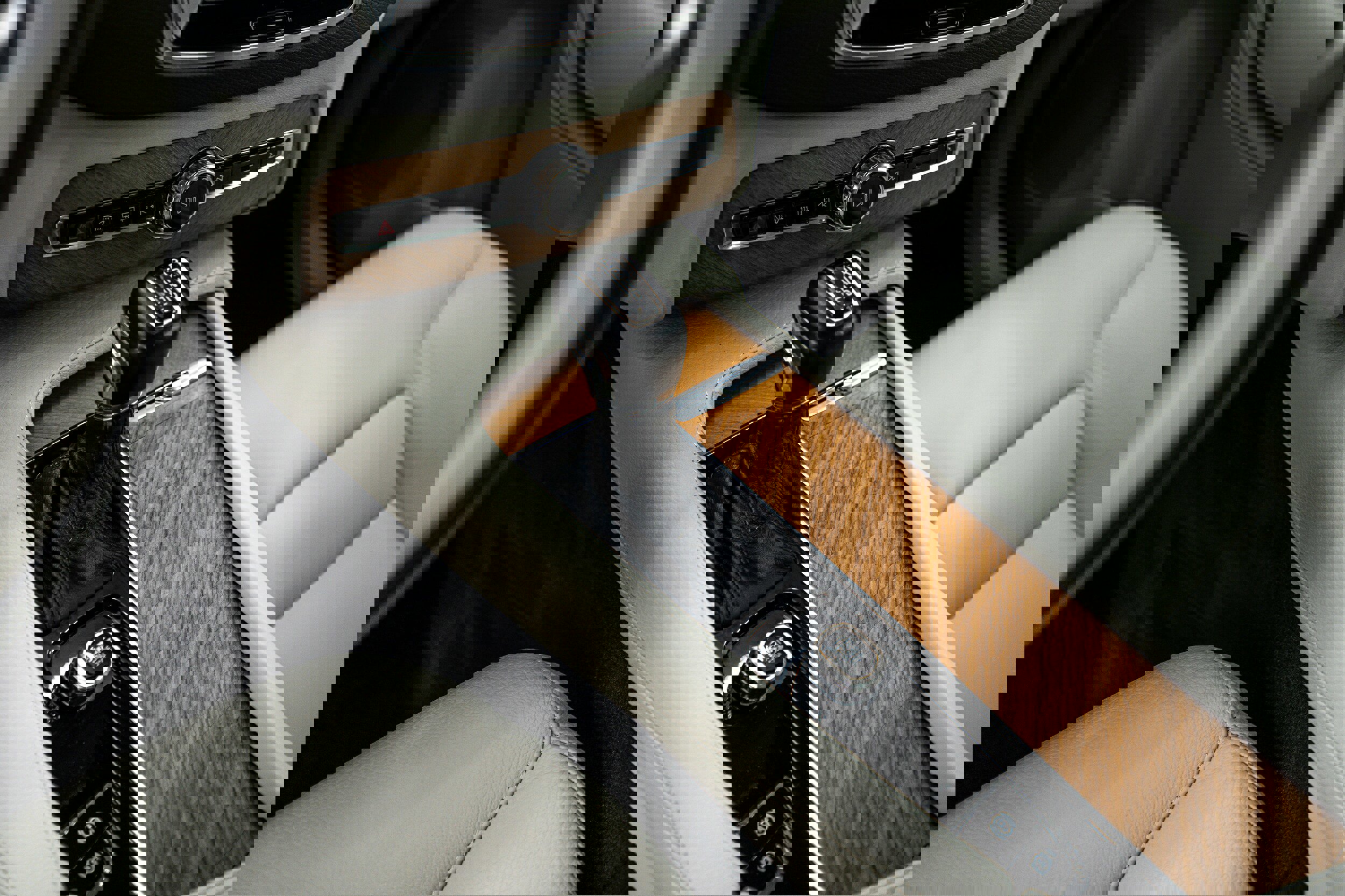 Used 2022 Volvo XC90 T6 Momentum w/ Advanced Package image 12