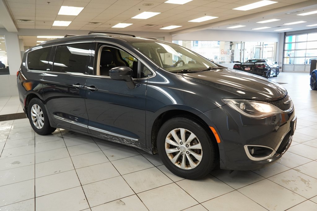 Used 2019 Chrysler Pacifica Touring-L image 13