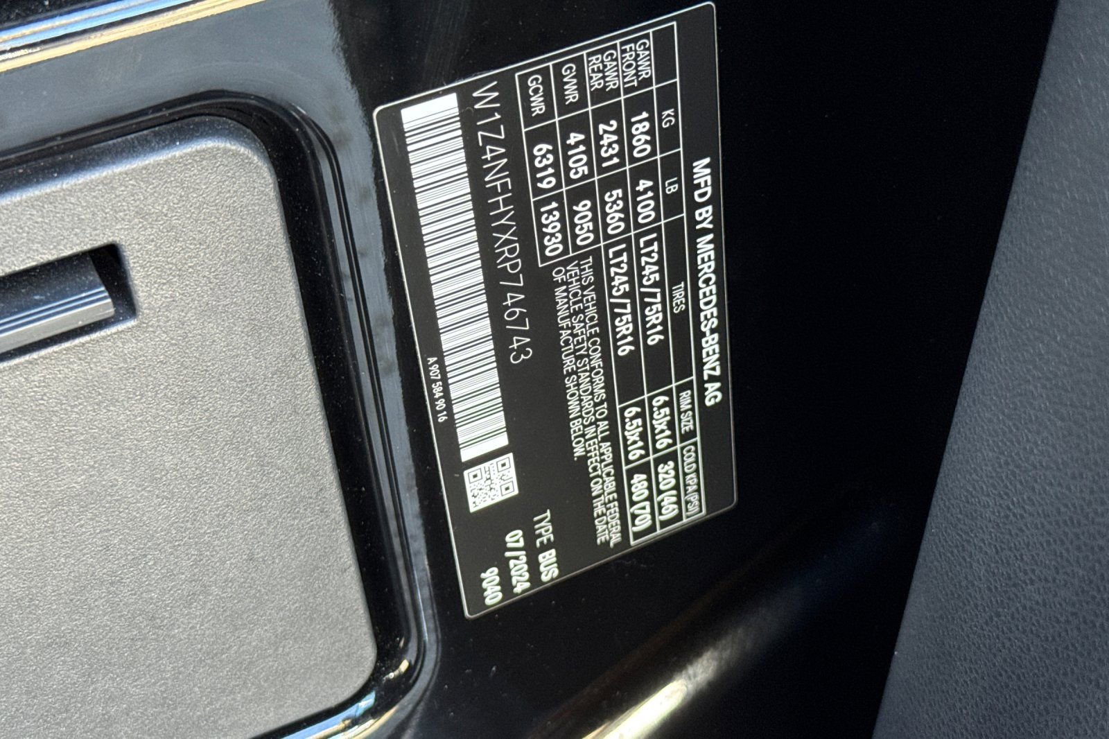 Used 2024 Mercedes-Benz Sprinter 2500 image 34