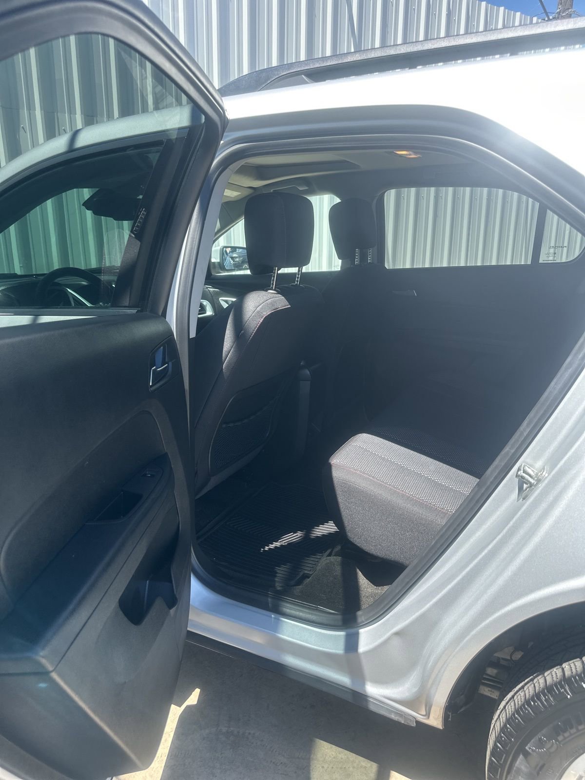 Used 2015 Chevrolet Equinox LT FWD image 12