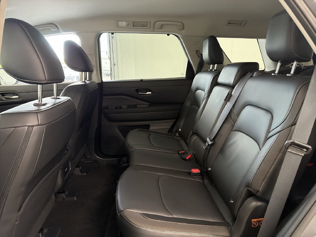 Certified 2025 Nissan Pathfinder SL AWD/4WD image 19
